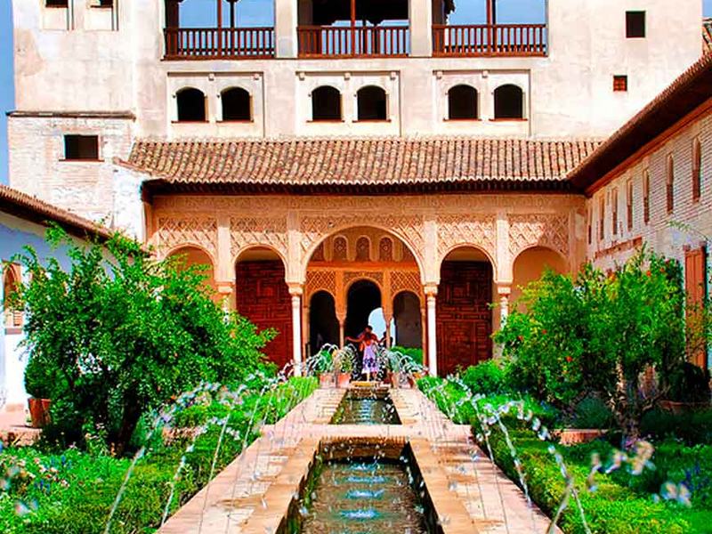 Die Gärten des Generalife und der Patio de la Acequia