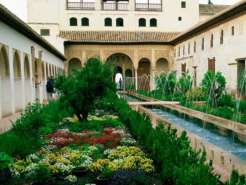 Die Gärten des Generalife und der Patio de la Acequia